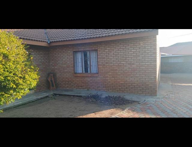 3 BEDROOM HOUSE FOR SALE IN AKASIA